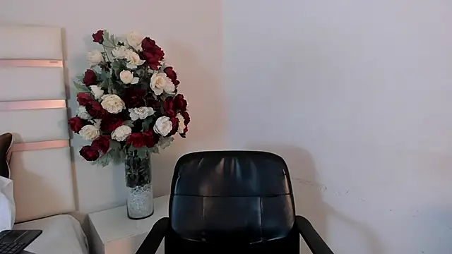 CamilaSofiia online show from 03/12/25, 10:39