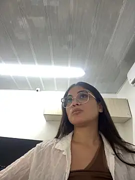 CamilaSofiia online show from 10/29/25, 08:08