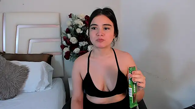 CamilaSofiia online show from 03/18/25, 07:33