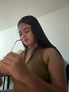 CamilaSofiia online show from 12/16/25, 02:49