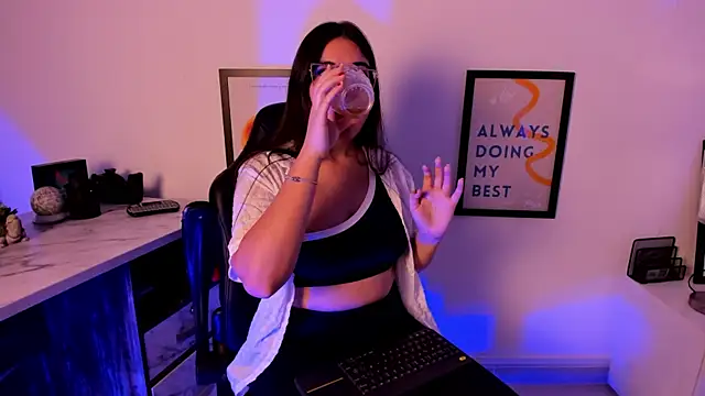 CamilaSofiia online show from 10/27/25, 07:59