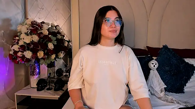 CamilaSofiia online show from 10/18/25, 07:38