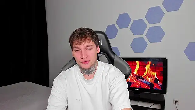 Chris Tyson online show from 10/13/25, 04:08