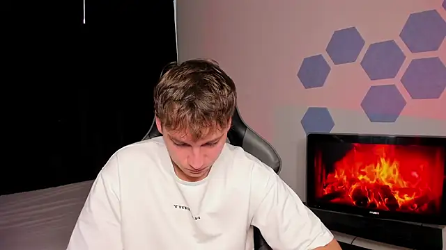 Chris Tyson online show from 10/04/25, 10:06