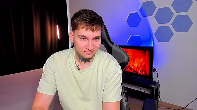 Chris Tyson online show from 12/03/25, 07:19