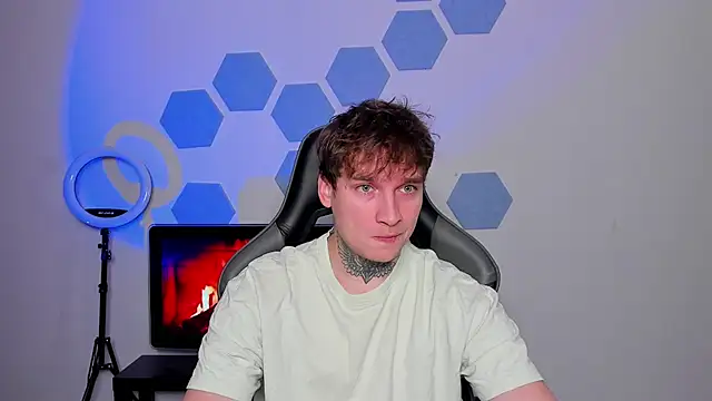 Chris Tyson online show from 10/31/25, 01:13