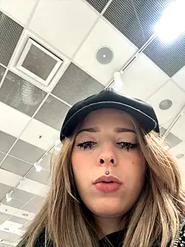 LoraaDoll online show from 11/13/25, 03:38