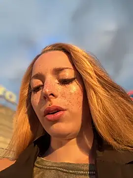 LoraaDoll online show from 09/18/25, 03:37