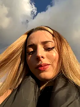 LoraaDoll online show from 10/18/25, 01:13