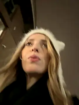 LoraaDoll online show from 11/21/25, 03:00