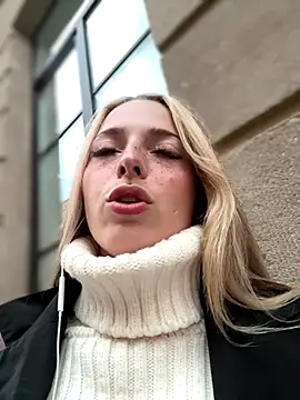 LoraaDoll online show from 09/25/25, 03:40