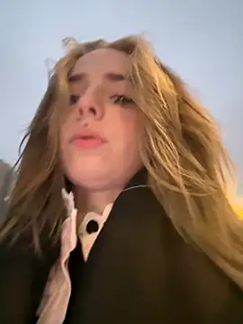 LoraaDoll online show from 10/29/25, 02:38