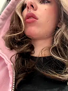 LoraaDoll online show from 01/07/26, 05:34