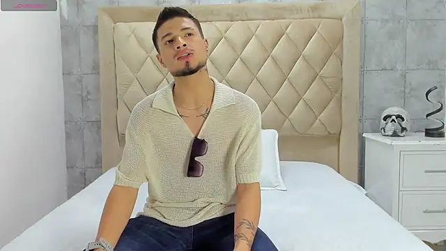 Snapshot of EdwardRoss_ chatting on 09/11/25, 06:19 EdwardRoss online show from 09/11/25, 06:19