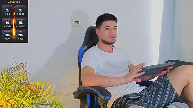 EdwardRoss  online show from 03/23/26, 07:36