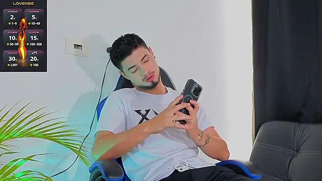 Snapshot of EdwardRoss_ chatting on 11/29/25, 08:42 EdwardRoss online show from 11/29/25, 08:42