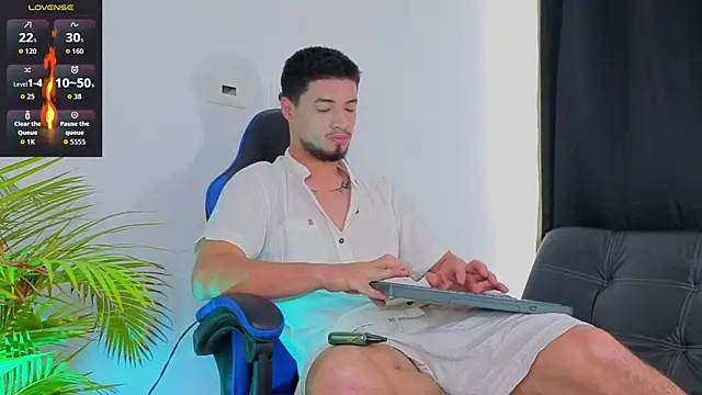 Snapshot of EdwardRoss_ chatting on 11/15/25, 08:57 EdwardRoss online show from 11/15/25, 08:57