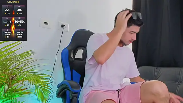 Snapshot of EdwardRoss_ chatting on 11/17/25, 07:18 EdwardRoss online show from 11/17/25, 07:18