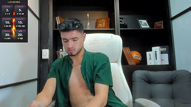 Snapshot of EdwardRoss_ chatting on 03/21/25, 08:08 EdwardRoss online show from 03/21/25, 08:08