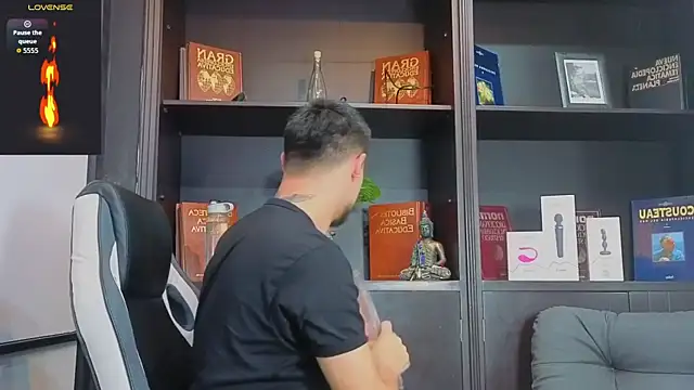 Snapshot of EdwardRoss_ chatting on 10/09/25, 08:20 EdwardRoss online show from 10/09/25, 08:20