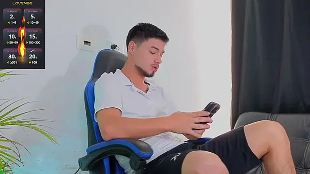 Snapshot of EdwardRoss_ chatting on 11/24/25, 07:47 EdwardRoss online show from 11/24/25, 07:47