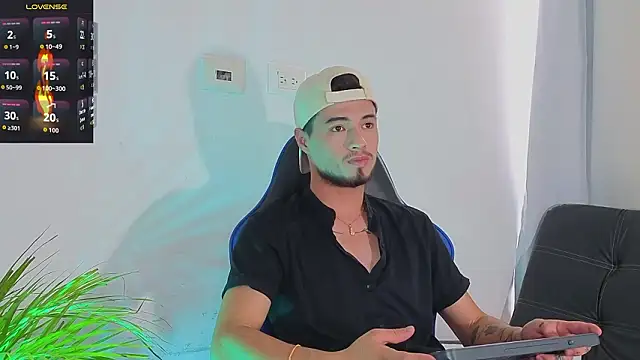 EdwardRoss  online show from 02/23/26, 08:09