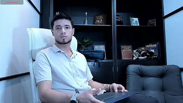 Snapshot of EdwardRoss_ chatting on 03/17/25, 07:48 EdwardRoss online show from 03/17/25, 07:48