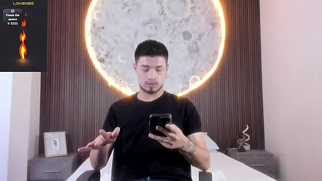 Snapshot of EdwardRoss_ chatting on 12/17/25, 08:14 EdwardRoss online show from 12/17/25, 08:14