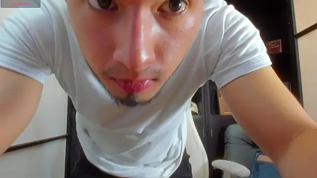 Snapshot of EdwardRoss_ chatting on 03/18/25, 07:22 EdwardRoss online show from 03/18/25, 07:22