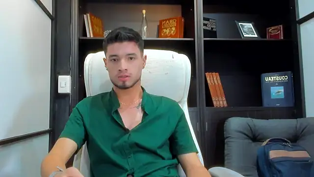 Snapshot of EdwardRoss_ chatting on 03/22/25, 12:04 EdwardRoss online show from 03/22/25, 12:04