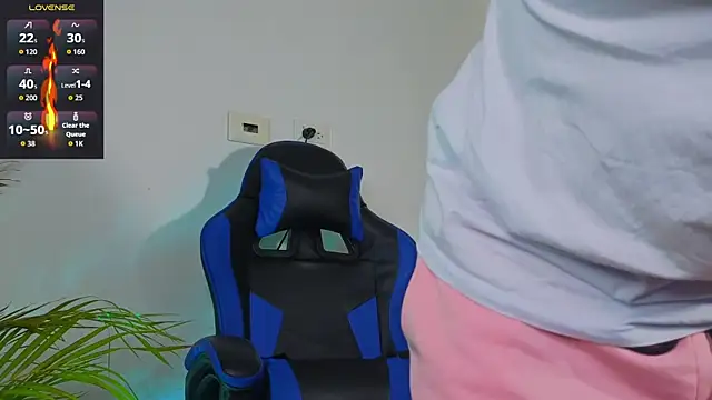 Snapshot of EdwardRoss_ chatting on 10/26/25, 08:53 EdwardRoss online show from 10/26/25, 08:53