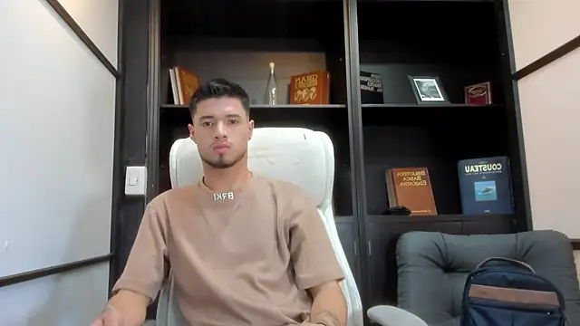 Snapshot of EdwardRoss_ chatting on 03/20/25, 07:25 EdwardRoss online show from 03/20/25, 07:25