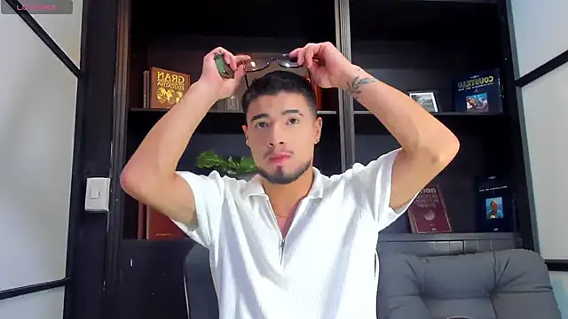 Snapshot of EdwardRoss_ chatting on 11/03/25, 05:27 EdwardRoss online show from 11/03/25, 05:27