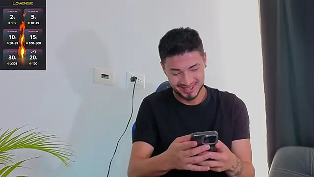 Snapshot of EdwardRoss_ chatting on 11/25/25, 04:18 EdwardRoss online show from 11/25/25, 04:18