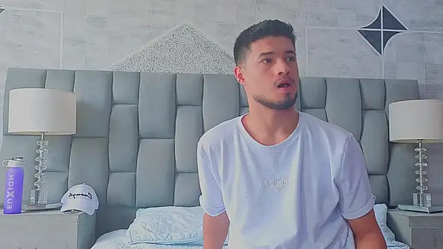 Snapshot of EdwardRoss_ chatting on 09/27/25, 05:08 EdwardRoss online show from 09/27/25, 05:08