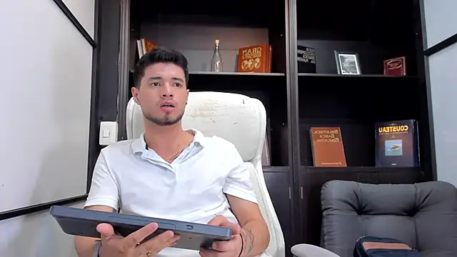 Snapshot of EdwardRoss_ chatting on 03/16/25, 06:34 EdwardRoss online show from 03/16/25, 06:34