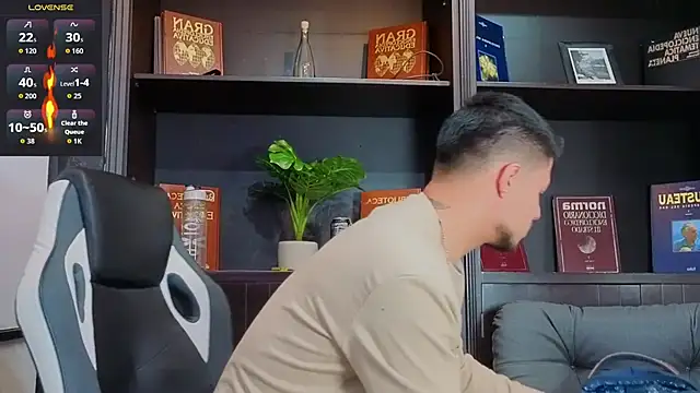 Snapshot of EdwardRoss_ chatting on 10/03/25, 09:05 EdwardRoss online show from 10/03/25, 09:05