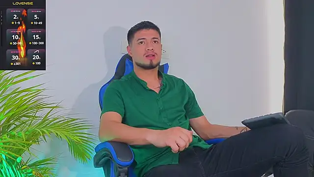 Snapshot of EdwardRoss_ chatting on 10/14/25, 07:58 EdwardRoss online show from 10/14/25, 07:58