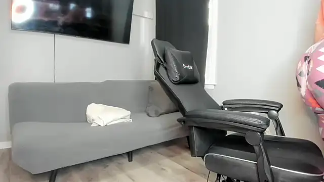 Persiasparadise online show from 10/24/25, 07:02