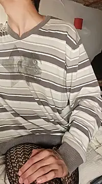 Snapshot of LYZBORNHD chatting on 12/29/24, 12:12 LYZBORNHD online show from 12/29/24, 12:12