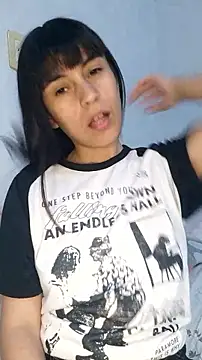 Snapshot of melodybar27 chatting on 12/04/24, 08:34 melodybar27 online show from 12/04/24, 08:34