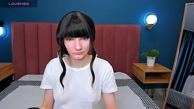 Snapshot of Lili_flowerr chatting on 03/11/25, 05:13 Lili flowerr online show from 03/11/25, 05:13