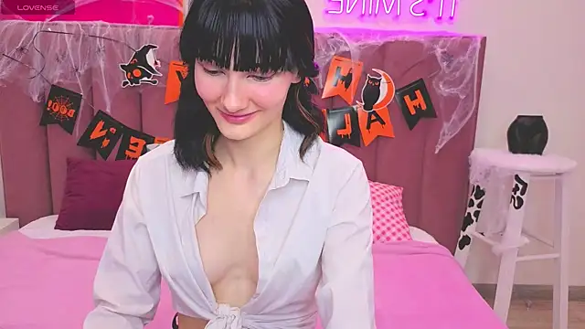 Lili flowerr online show from 10/29/25, 11:09