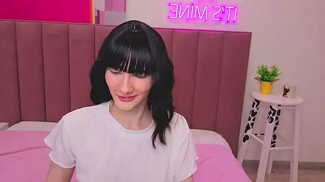 Lili flowerr online show from 06/16/26, 11:54