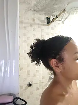 Julia Pretinha online show from 09/10/25, 01:37