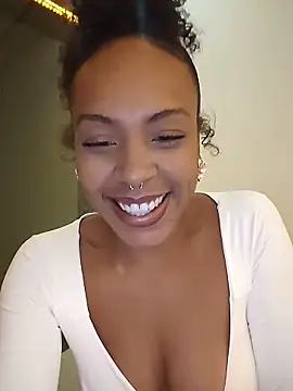 Julia Pretinha online show from 05/11/26, 01:45