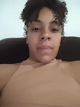 Julia Pretinha online show from 12/15/25, 01:06