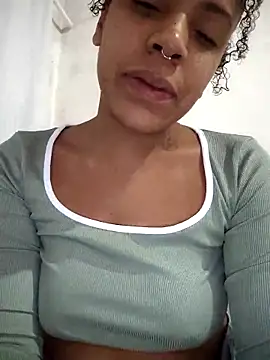 Julia Pretinha online show from 04/04/26, 01:12