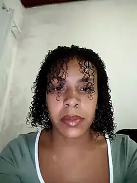 Julia Pretinha online show from 04/11/26, 02:30