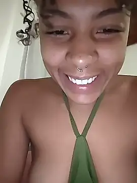 Julia Pretinha online show from 11/24/25, 12:16